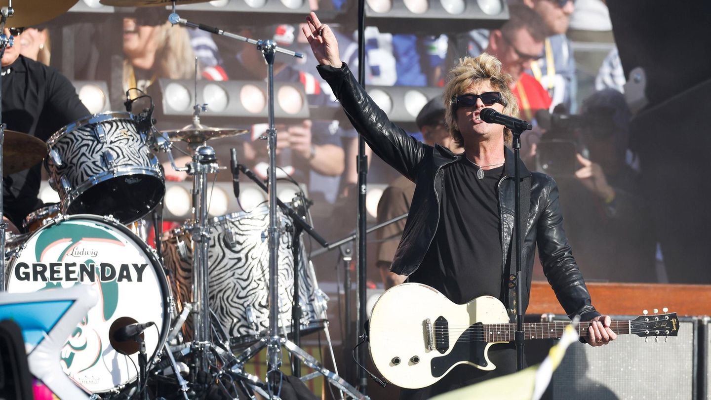 Green-Day-Sänger Billie Joe Armstrong beim Super Bowl – doch was politische Statements angeht, hielt sich die Band zurück