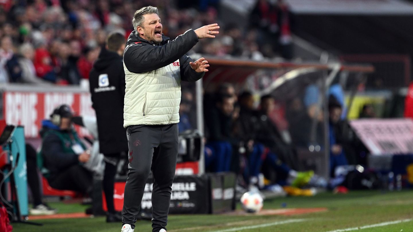 Kölns Trainer Lukas Kwasniok reist mit seiner Mannschaft frühzeitig in Richtung Stuttgart. Foto: Federico Gambarini/dpa