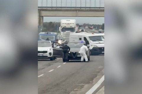 Schüsse auf Autobahn - Räuber sprengen Geldtransporter