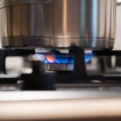 Der Einbrecher nutzte die Küche. (Symbolbild) Foto: Marijan Murat/dpa