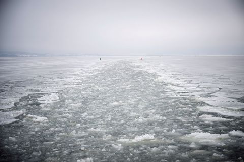 Nachdem erst am Samstag der Fährverkehr wieder aufgenommen wurde, wurde der Betrieb am Montag wieder ausgesetzt. (Archivbild) Fo