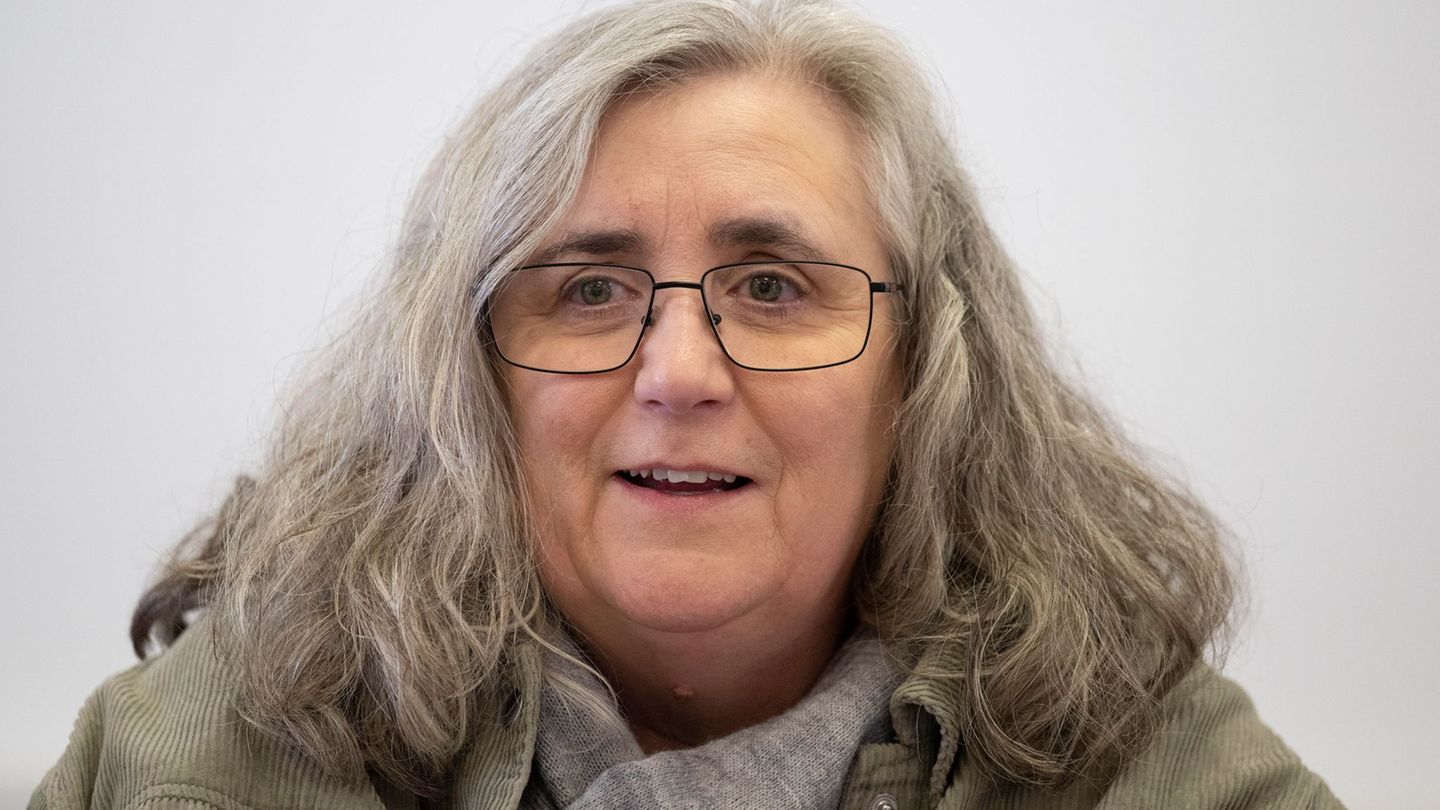 "Die Angst fährt immer mit", berichtet Gewerkschafterin und Zugbegleiterin Michaela Kettner. Foto: Boris Roessler/dpa