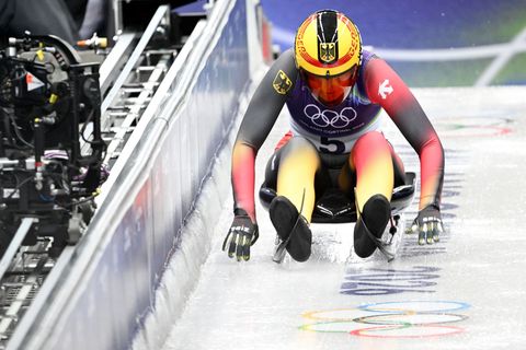 Rodlerin Merle Fräbel führt nach dem ersten von vier Läufen. Foto: Robert Michael/dpa