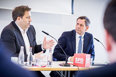 Vizekanzler Klingbeil kam für den Jahresauftakt der SPD Niedersachsen in sein Heimatbundesland. Foto: Moritz Frankenberg/dpa