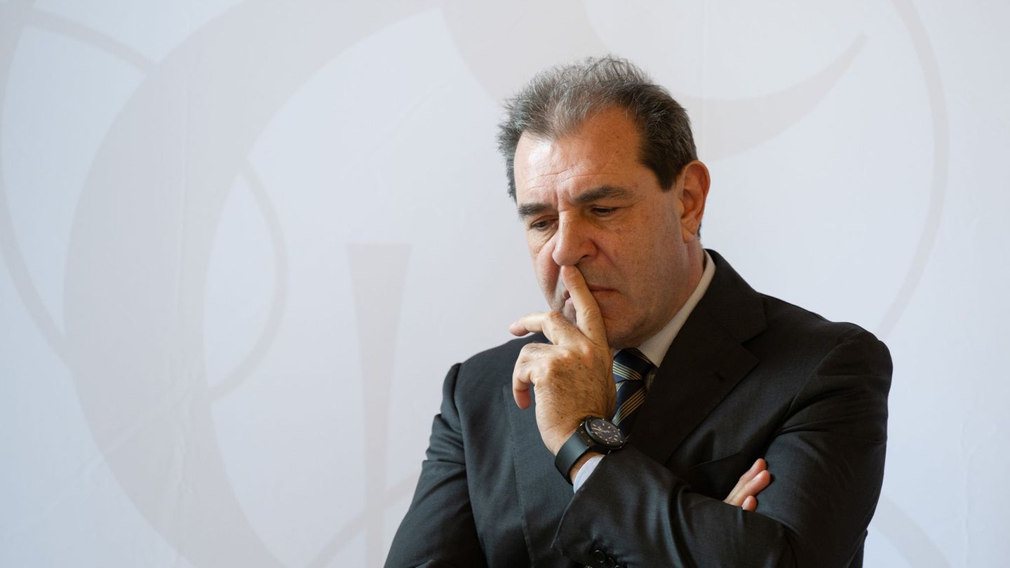 Daniele Gatti zählt zu den international renommierten Dirigenten (Archivbild) Foto: Sebastian Kahnert/dpa