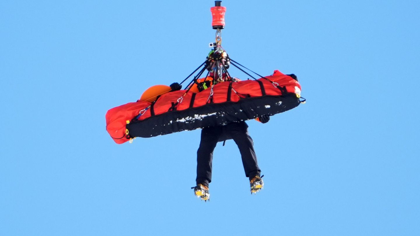 Lindsey Vonn wurde nach ihrem Sturz per Hubschrauber geborgen. Foto: Jacquelyn Martin/AP/dpa