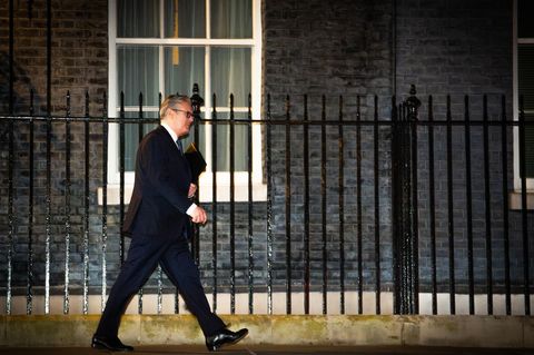 Premier Starmer gab sich vor seiner Fraktion kämpferisch - und bekam dafür viel Applaus. Foto: James Manning/PA Wire/dpa