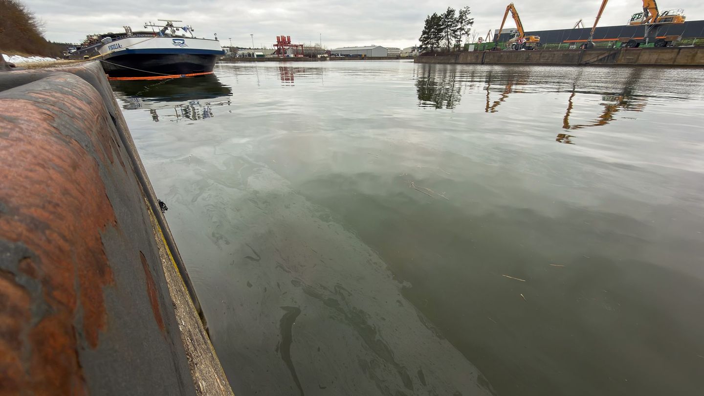 Schifffahrt-Schleuse-am-Main-Donau-Kanal-in-N-rnberg-wieder-passierbar