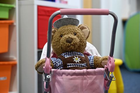 Das Spielzimmer soll Vertrauen schaffen, damit die Kinder sich öffnen. Foto: Michael Brandt/dpa