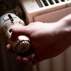 Der strenge Winter hat vor allem im Nordosten Deutschlands den Verbrauch von Heizenergie nach oben getrieben, wie aus einer Anal