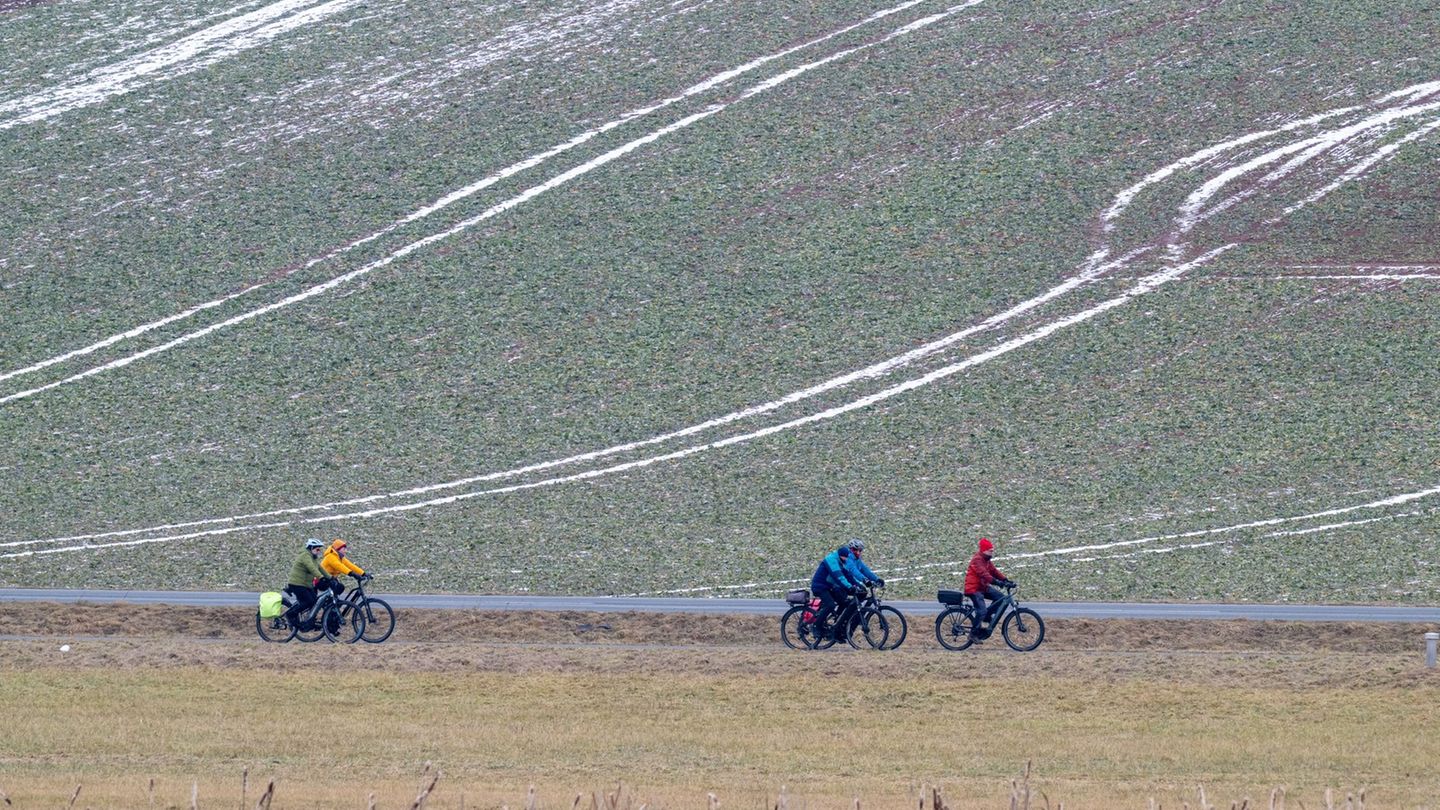 Der Dienstag startet mit Frost und mancherorts Nebel. Am Mittwoch droht wieder örtlich Glatteis durch überfrierende Nässe. Foto: