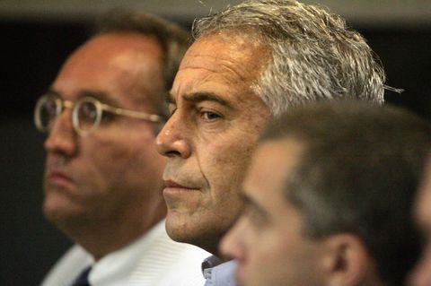 Jeffrey Epstein 2008 vor einem Gericht in Florida