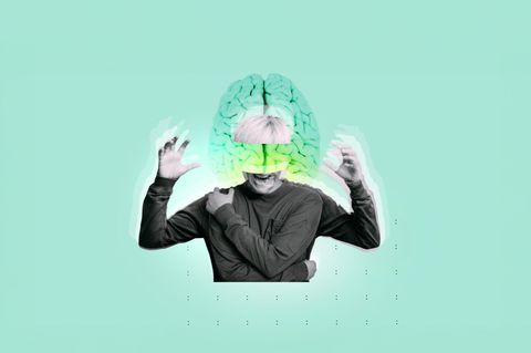 Psychische Veränderung: Illustration einer Frau, die aggressiv wirkt und deren Hirn man auch sieht