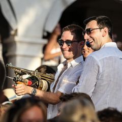 Sie spritzen mit Moet, während der deutsche Sozialstaat kaputtgeht: Superreiche