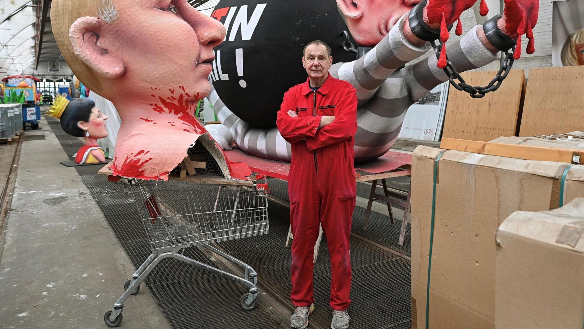 Jacques Tilly in seiner Werkstatt in Düsseldorf