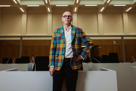 Richter Herbert Anderer im Verhandlungssaal