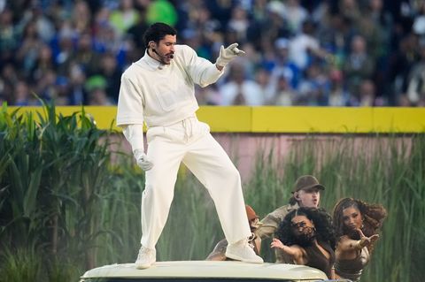 Der puerto-ricanische Künstler Bad Bunny hat eine spektakuläre Halbzeit-Show beim Superbowl in Santa Clara hingelegt. Foto: Juli