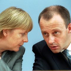 Angela Merkel und Friedrich Merz bei einer Pressekonferenz im Jahr 2002