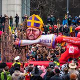 Jacques Tillys Karnevalswagen mit Kardinal Rainer Maria Woelki