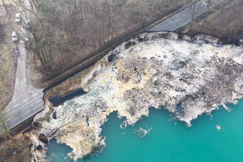 80 Meter Straße brechen weg