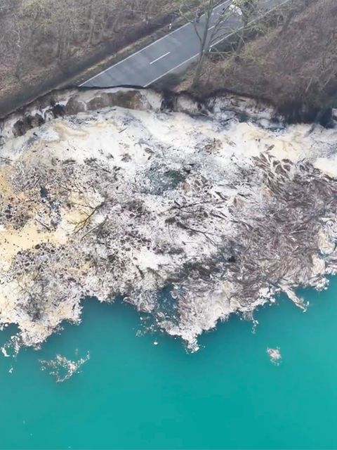 80 Meter Straße brechen weg