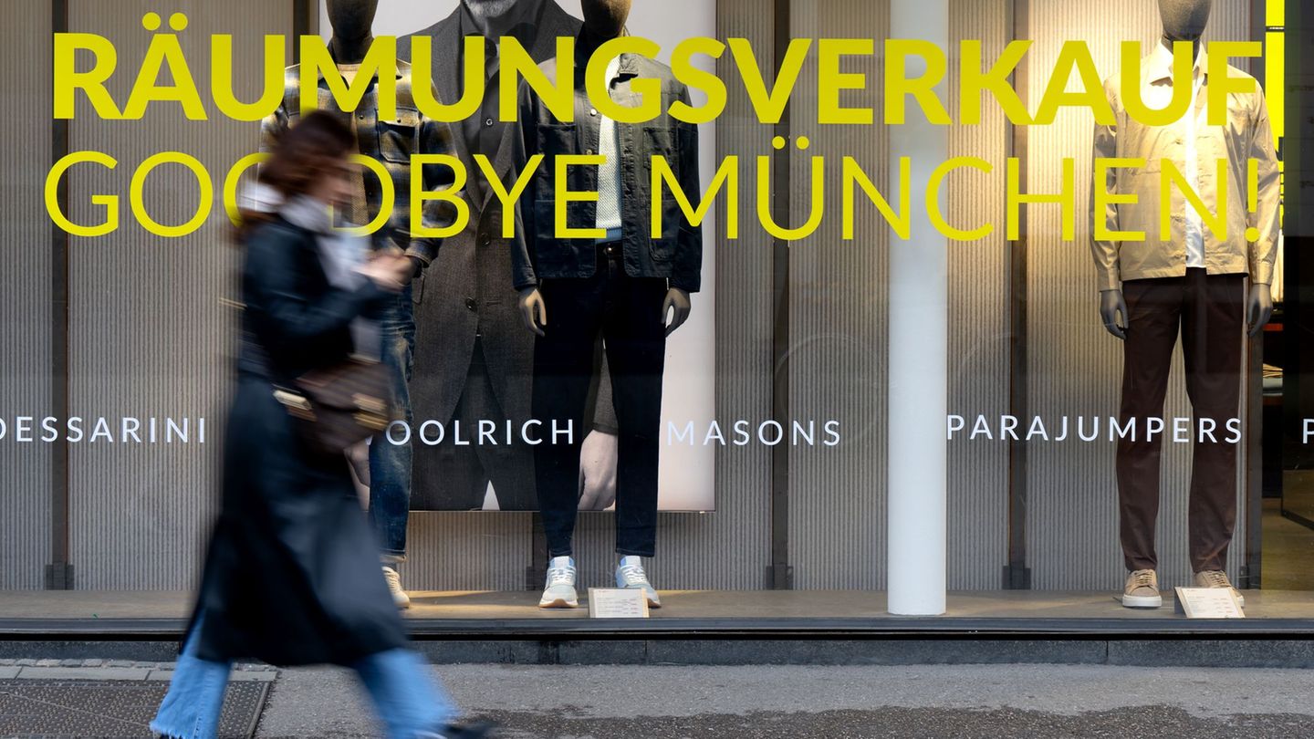 Ob Räumungsverkauf oder Rabattaktionen: Viele Händler umwerben die Kunden mit reduzierten Preisen. Foto: Sven Hoppe/dpa