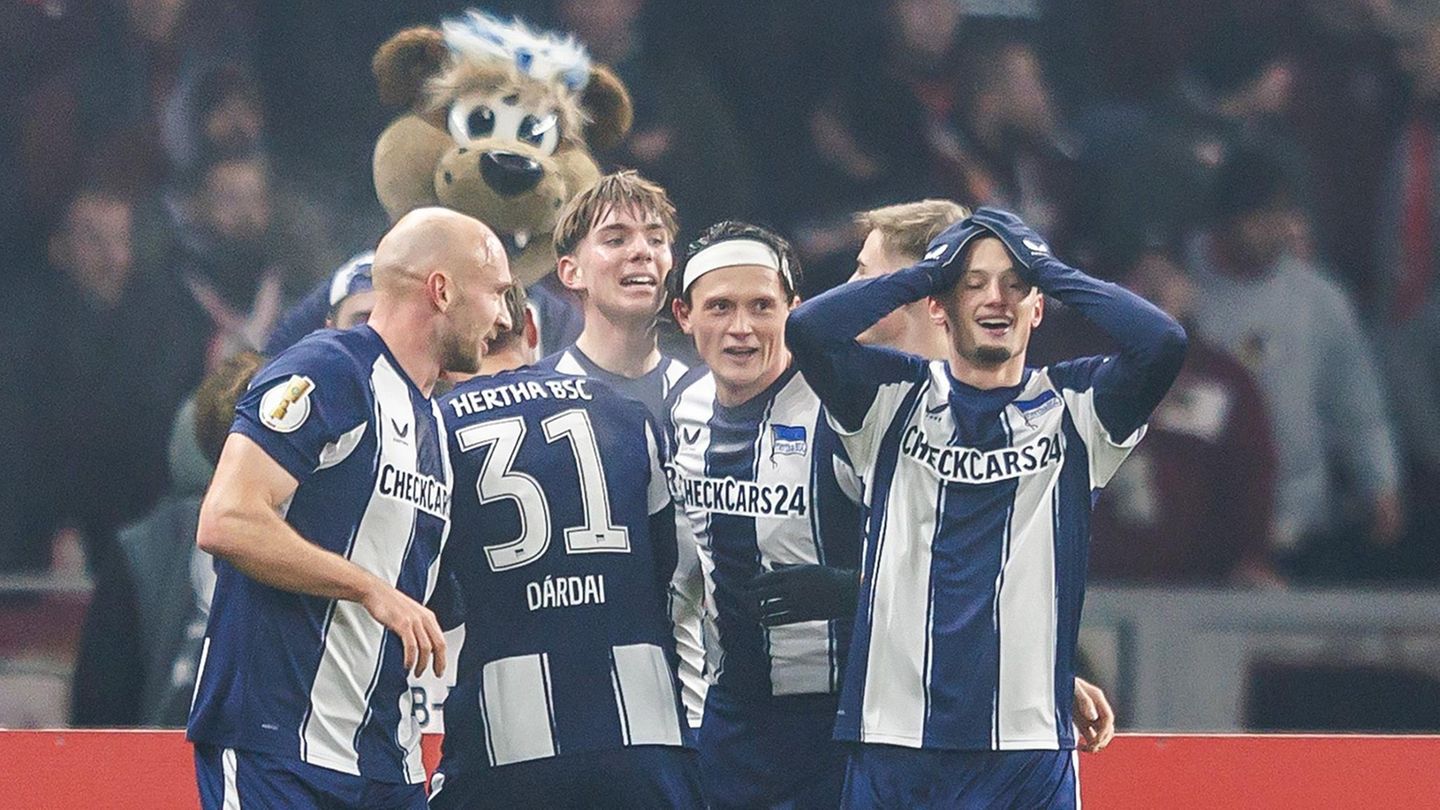 DFB-Pokal: Hertha-Spieler jubeln
