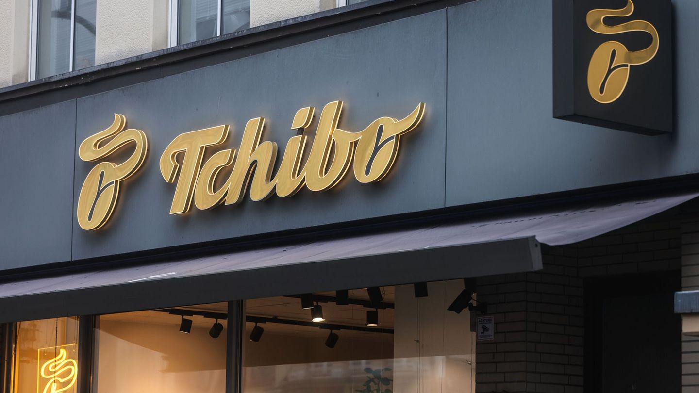 Kaffeeröster Tchibo erhöht Mitte Februar erneut seine Preise. Foto: Oliver Berg/dpa
