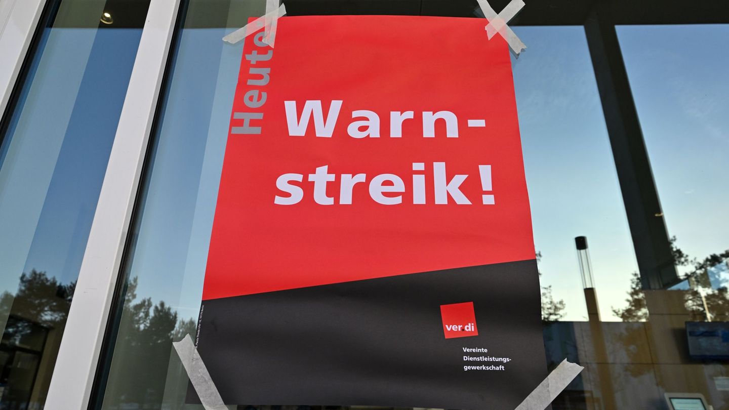 Beschäftigte von Hochschulen, Schulen und Schulhorten legten in Thüringen befristet ihre Arbeit nieder. Foto: Martin Schutt/dpa