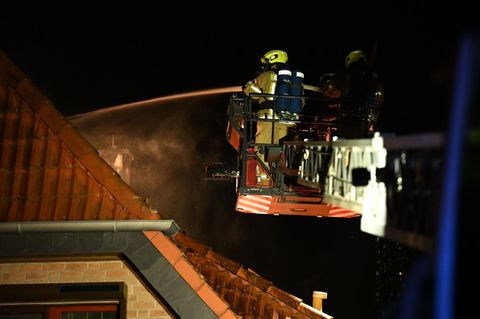 Brennendes Haus nach mutmaßlicher Brandstiftung durch Maksymilian M.