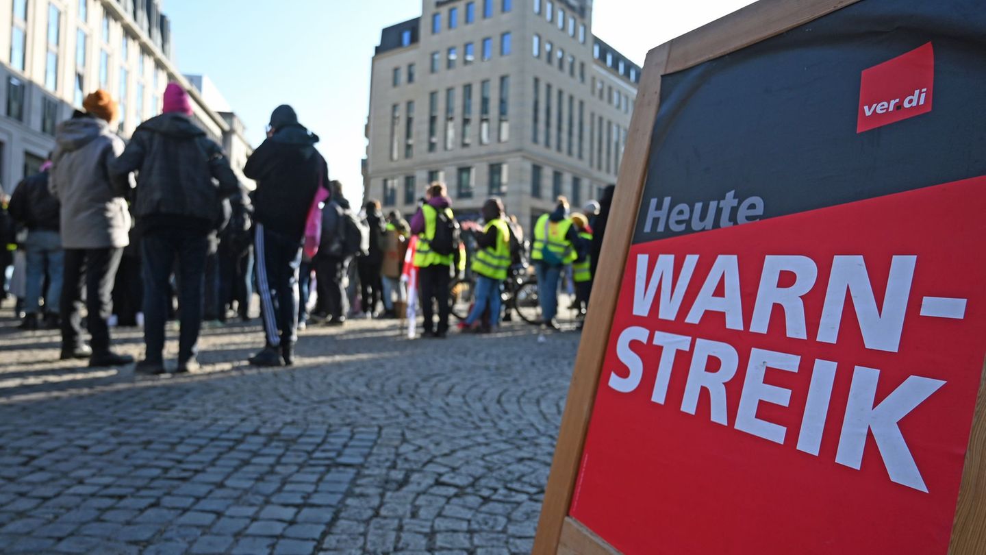 Hunderte Beschäftigte versammelten sich in Leipzig zu einer zentralen Kundgebung im Rahmen der Warnstreiks im öffentlichen Diens