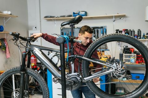 Kleine Fahrrad-Läden können der großen Nachfrage nach Reparturen oft nicht gerecht werden.