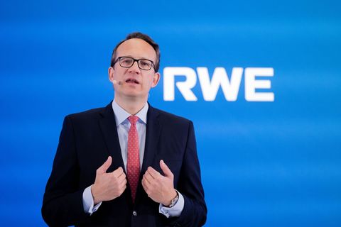 RWE-Chef Krebber hat die Bedeutung des Netzausbaus in Deutschland betont. (Archivbild) Foto: Rolf Vennenbernd/dpa