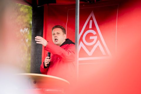 Der IG Metall-Bezirksleiter Jan Otto sagt: "Mit einer klugen Industriepolitik und gezielten Zukunftsinvestitionen der Unternehme