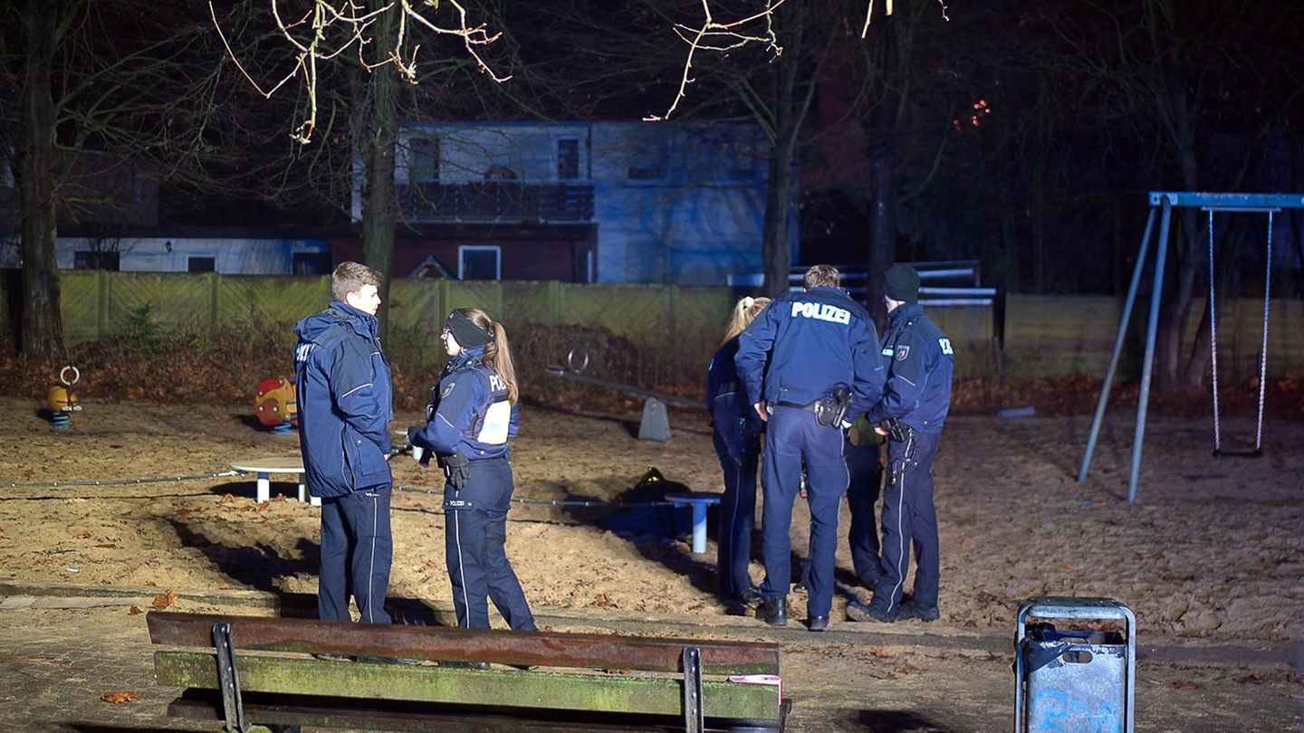 Einer der beiden tödlichen Unfälle passierte auf einem Spielplatz in Bielefeld. (Archivbild) Foto: Christian Müller/dpa