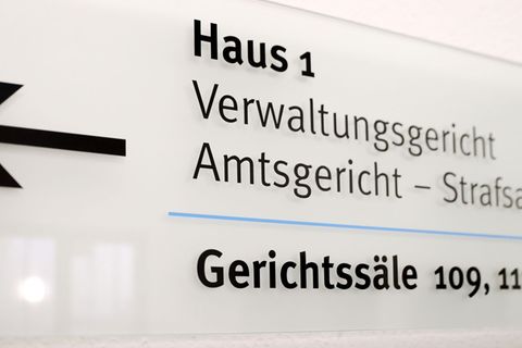 Das Geraer Verwaltungsgericht gibt vier Klagen von AfD-Mitgliedern in waffenrechtlichen Verfahren statt. (Archivbild) Foto: pict