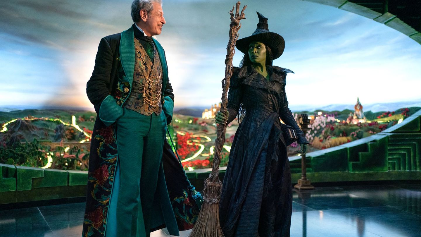 Elphaba (Cynthia Erivo) hat keine Lust, dem Zauberer von Oz (Jeff Goldblum) die Hand zu reichen.