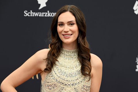 Gloria-Sophie Burkandt kommt zur 77. Bambi-Verleihung in den Bavaria Filmstudios.