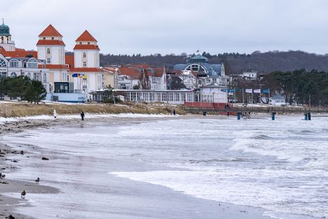 Binz ist einer von acht Ferienorten an der MV-Küste, in denen künftig die Mietpreisbremse gilt. (Archivbild) Foto: Stefan Sauer/