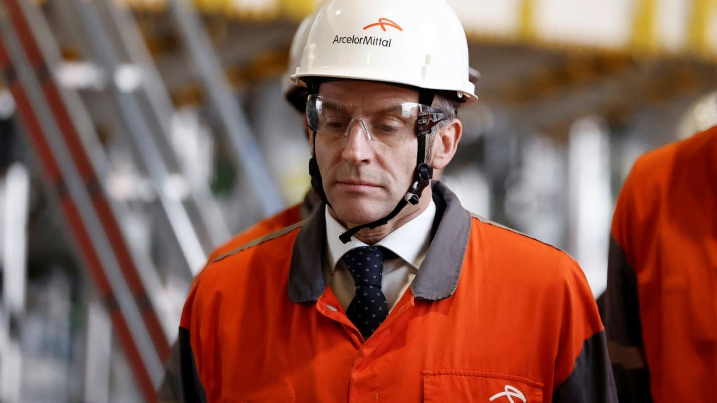 Emmanuel Macron beim Werksbesuch