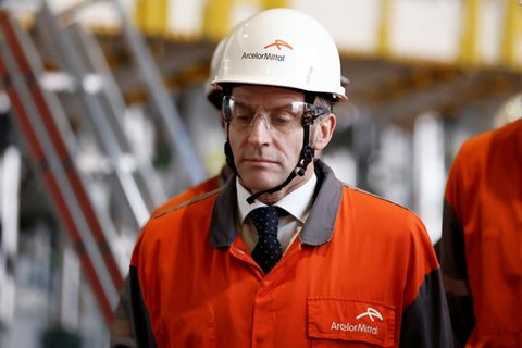 Emmanuel Macron beim Werksbesuch