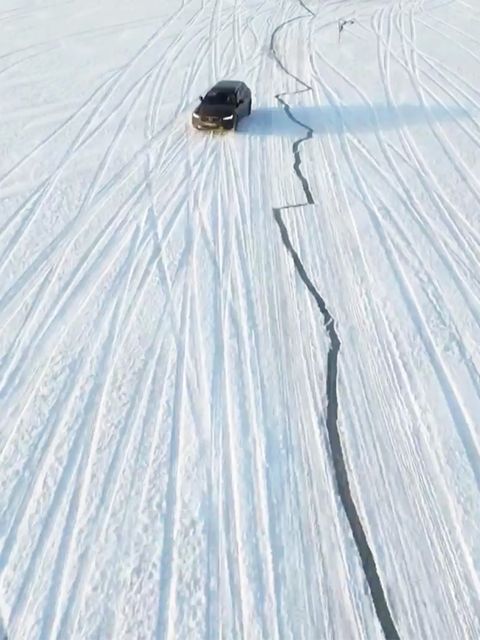 Hier fahren Autos offiziell über die gefrorene Ostsee