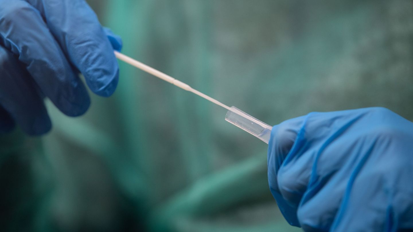 Das Amtsgericht Hannover hat entschieden: Ein 27-Jähriger muss wegen millionenschweren Betrugs mit Corona-Tests für drei Jahre u