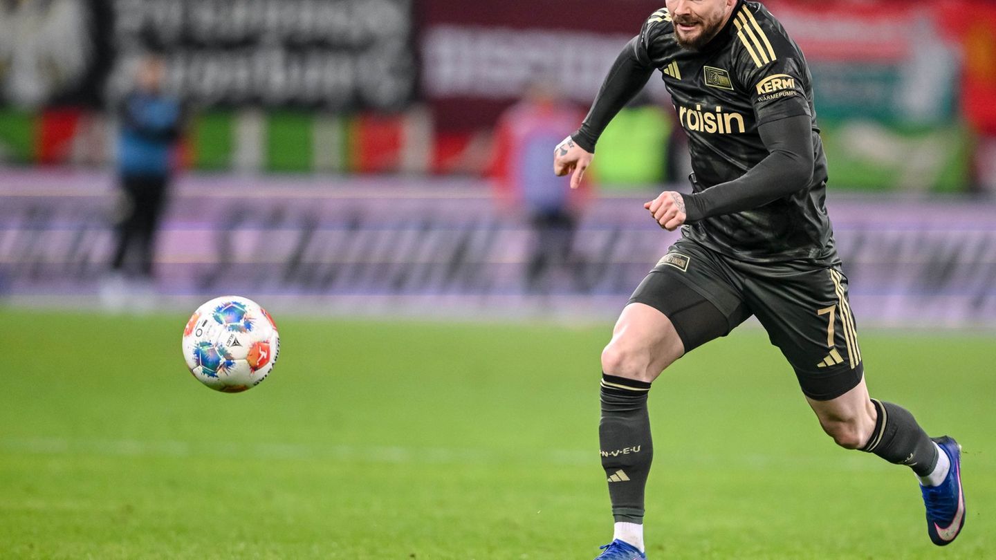 Fragezeichen stehen hinter einem Einsatz von Oliver Burke in Hamburg. (Archivbild) Foto: Harry Langer/dpa