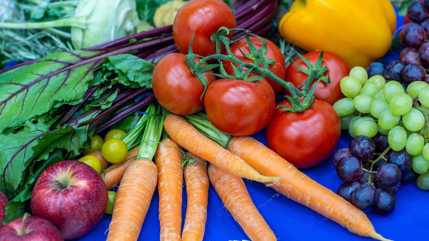 Frisches Obst und Gemüse soll es auch künftig für mehrere tausend Kinder im Saarland kostenlos geben. (Symbolbild) Foto: Jens Bü