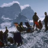 Urlauber in Liegestühlen