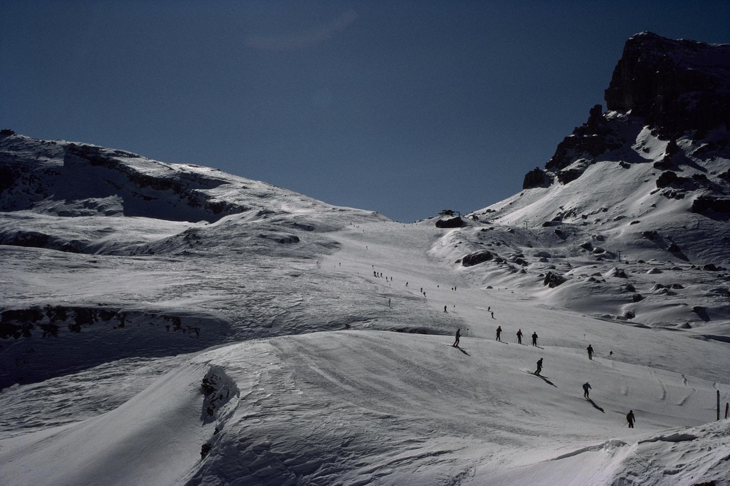 Skifahrer bei der Abfahrt