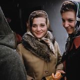 Zwei Frauen mit Kopftüchern