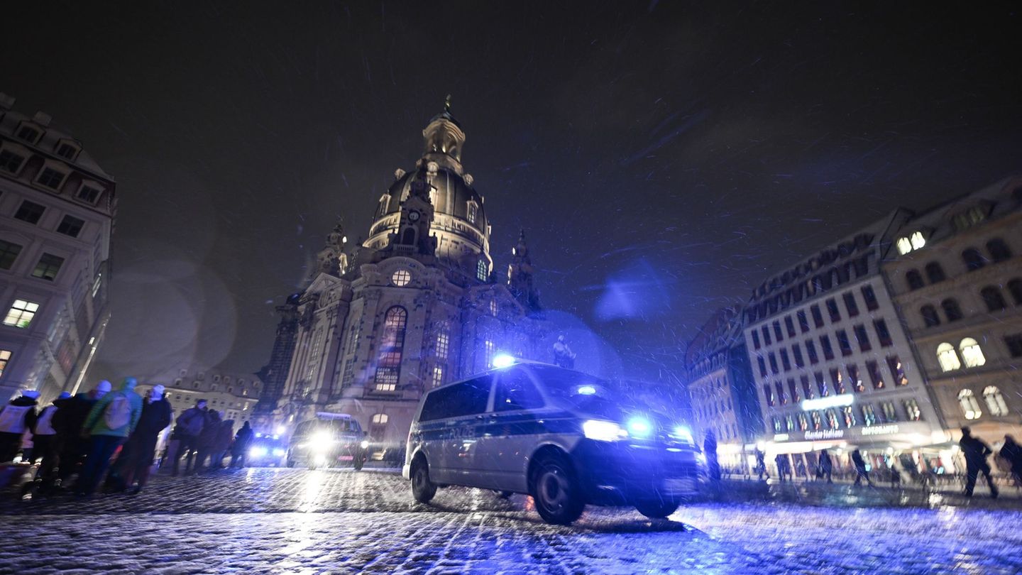 Für Freitag und Samstag sind in Dresden zahlreiche Veranstaltungen anlässlich des 81. Jahrestags der Zerstörung Dresdens im Zwei