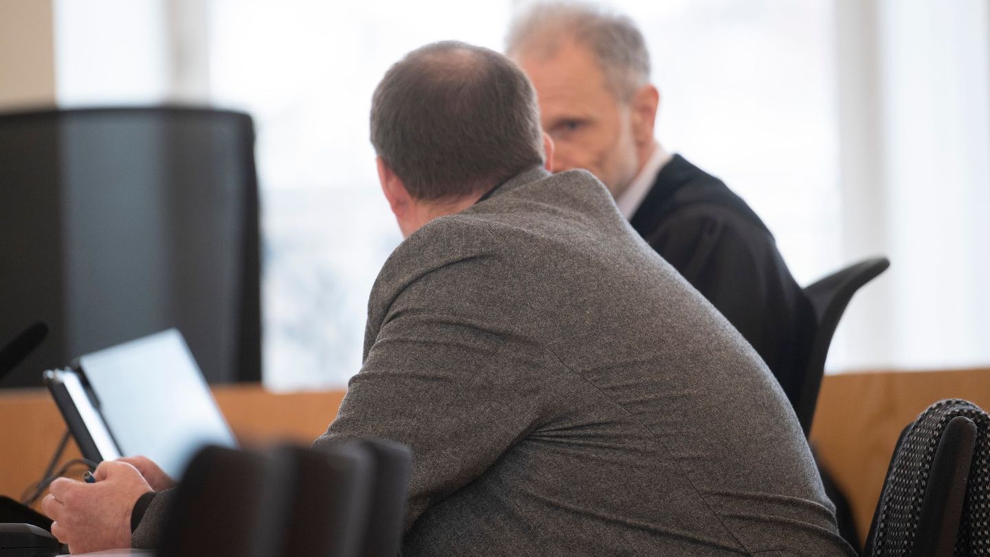 Der Angeklagte ließ über seinen Verteidiger ausrichten, dass ihm der Unfall vo Herzen leid tue. Foto: Marijan Murat/dpa